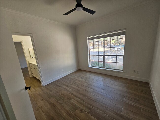 Building Photo - 2626 Holly Hall St