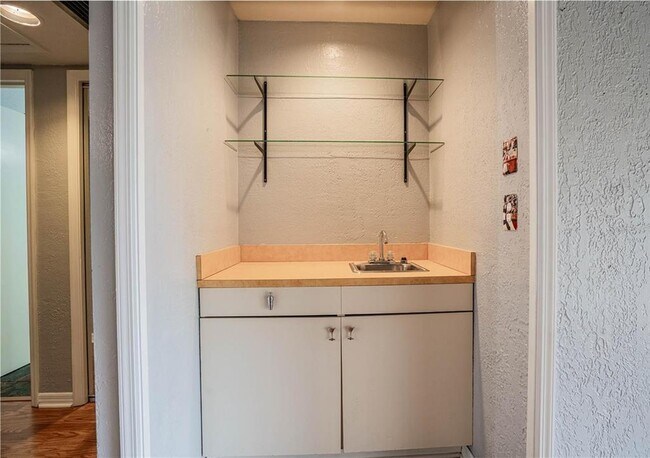 Building Photo - 8 Huntley Ct