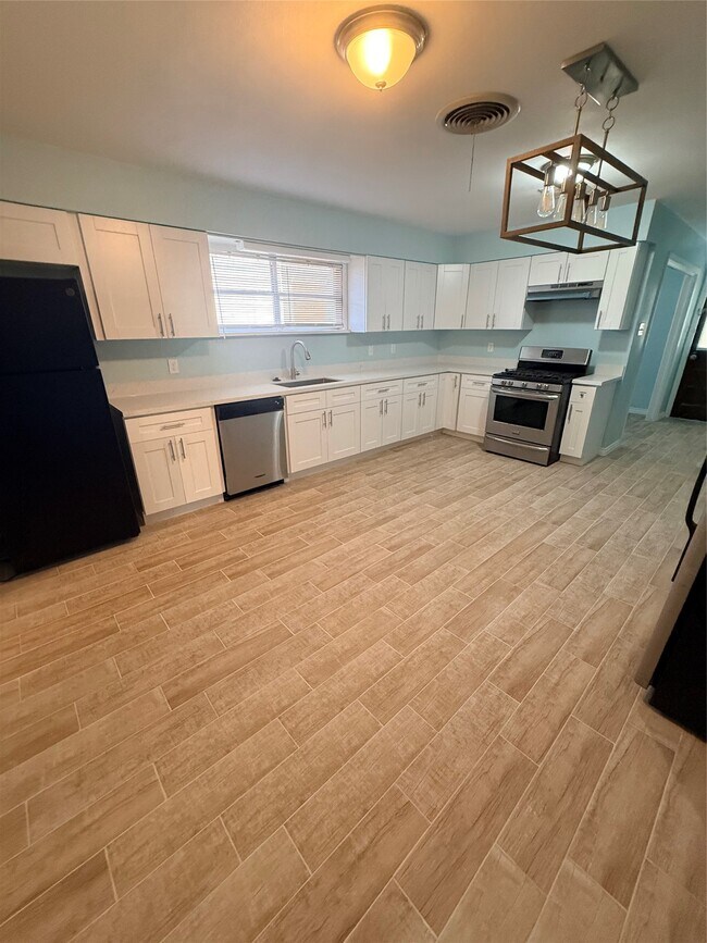 Building Photo - 5107 Avenue Q