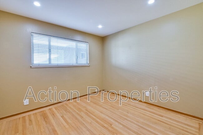 Building Photo - 2329 Trenton Dr