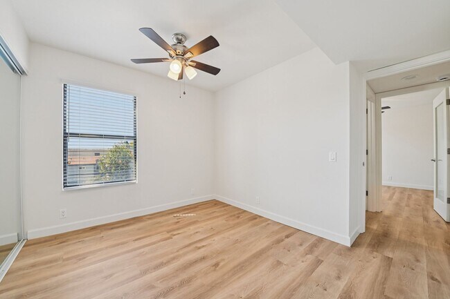 Building Photo - 3BD/2BA Apartment with Laundry In-Unit, Appliances, Tandem Parking & More | 1MO. Free OAC