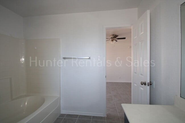 Building Photo - Exceptional!