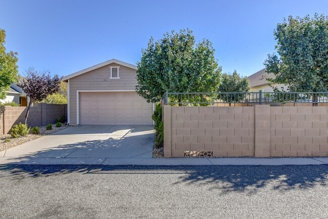 Building Photo - Upgraded 3 bed 2 bath StoneRidge Beauty!