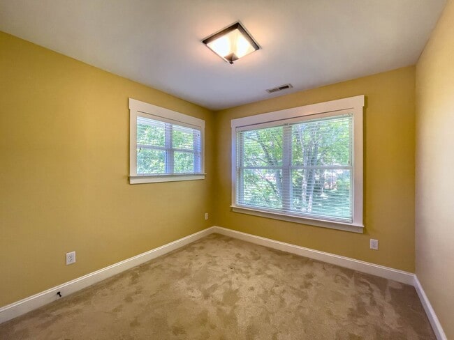 Building Photo - Charming Three-Bedroom Cottage in Oakley
