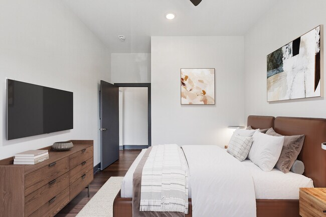 Building Photo - 112 Rogers St NE