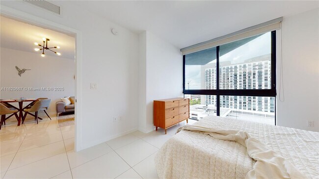 Building Photo - 5300 Paseo Blvd