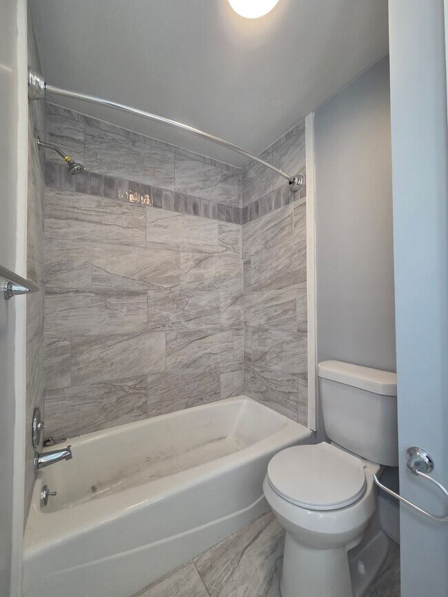 Building Photo - Updated 4-Bedroom, 2-Bath Home in Benton Harbor