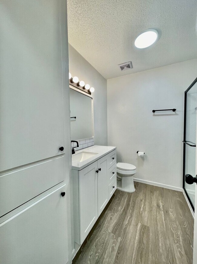 Building Photo - 1114/1116 Hazelton