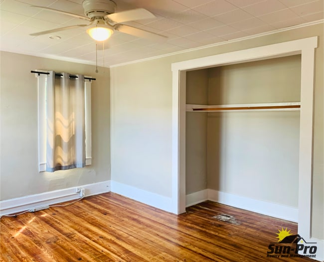 Building Photo - 808 S Grandview Ave