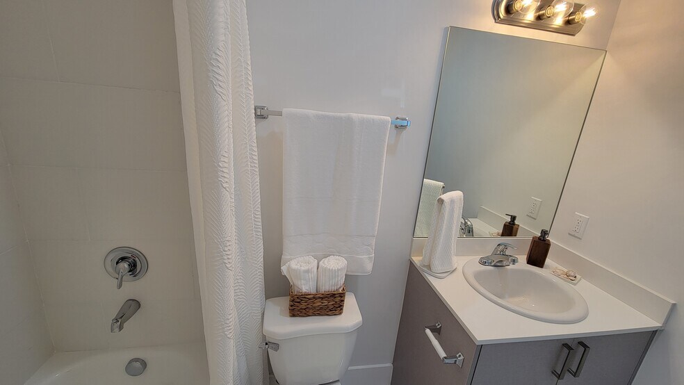 Building Photo - 1380 W 30th St