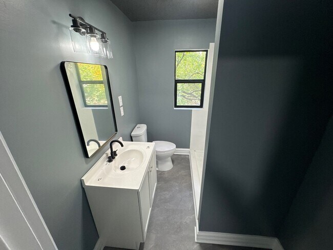 Building Photo - 236 W 29th St