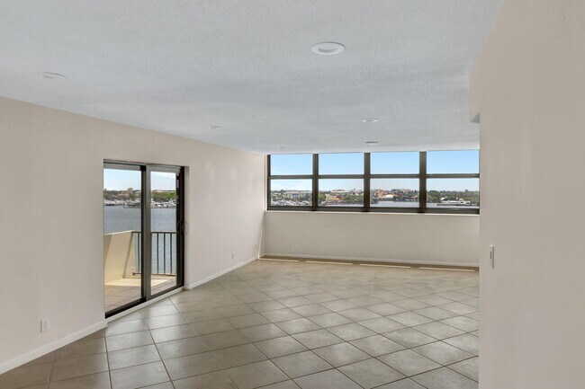 Building Photo - 1501 S Flagler Dr