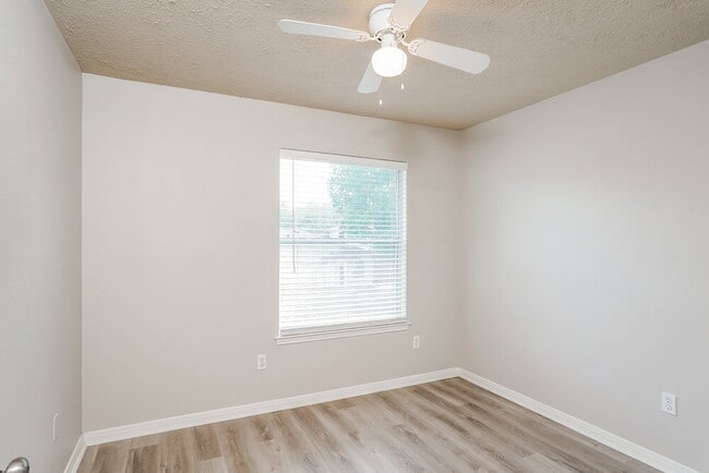 Building Photo - 20415 Blue Beech Dr
