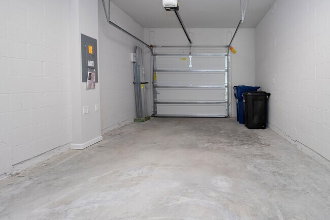 Building Photo - Stunning 3 Bed Townhouse for Rent in Lakewood Ranch! Spacious, Modern, and Move-In Ready!