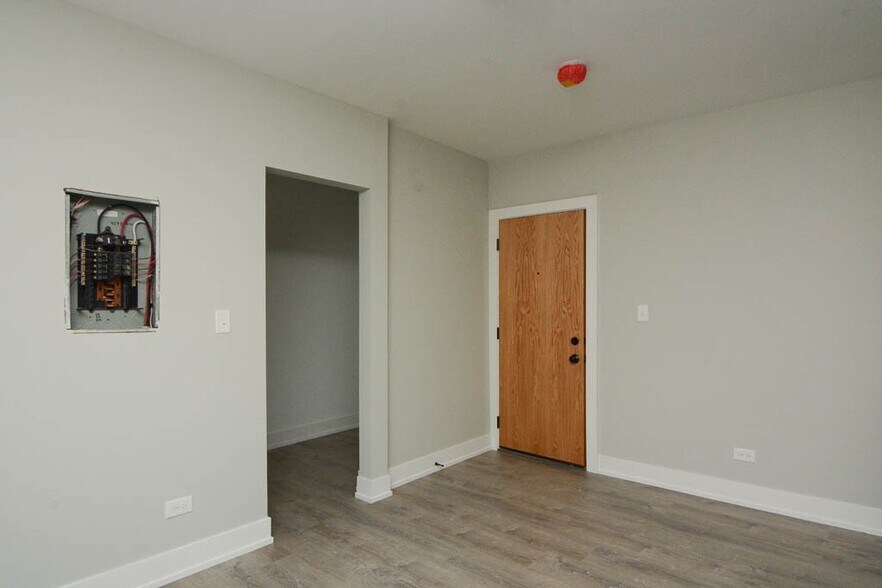 Building Photo - 432.5 W Belden Ave