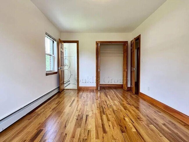 Building Photo - 3 bedroom in Flushing NY 11370