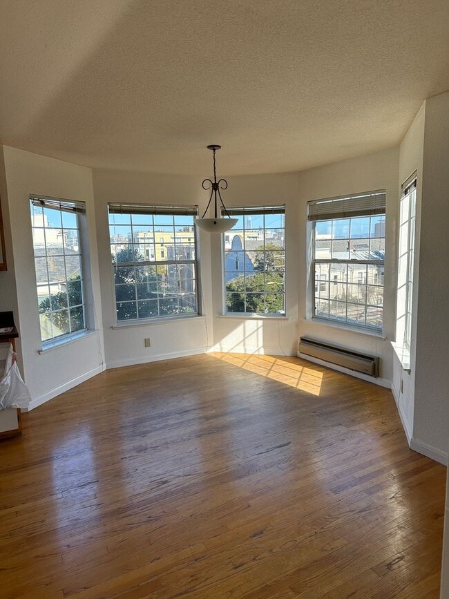 Building Photo - Epic Real Estate & Asso. Inc. - Beautiful, Spacious & Sunny 2 br/2ba Condo Available in Mission -...