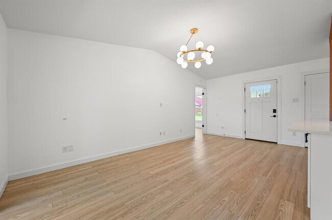 Building Photo - 2313 Lakehurst Dr