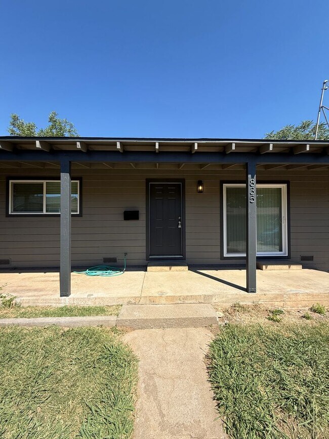 Building Photo - Large Brand New Remodeled 1 Bedroom unit with Washer Dryer Hookups - MUST SEE!!!