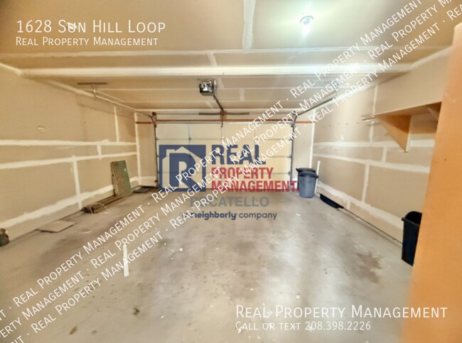 Building Photo - 1628 Sun Hill Loop