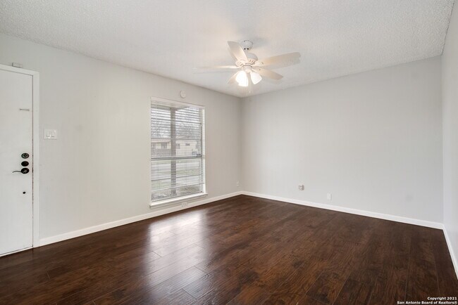 Building Photo - 300 Roanoke Dr