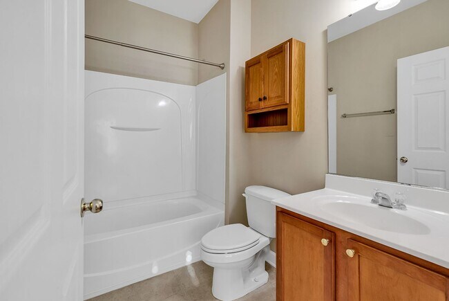 Building Photo - Spacious 2 Bed / 2 Bath Condo in Carolina ...