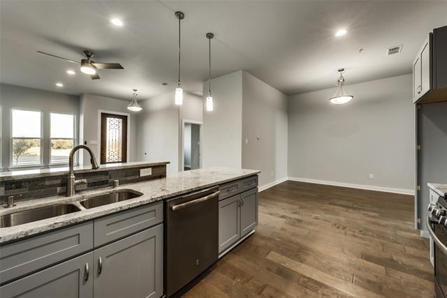 Building Photo - 5849 Rivendell Dr