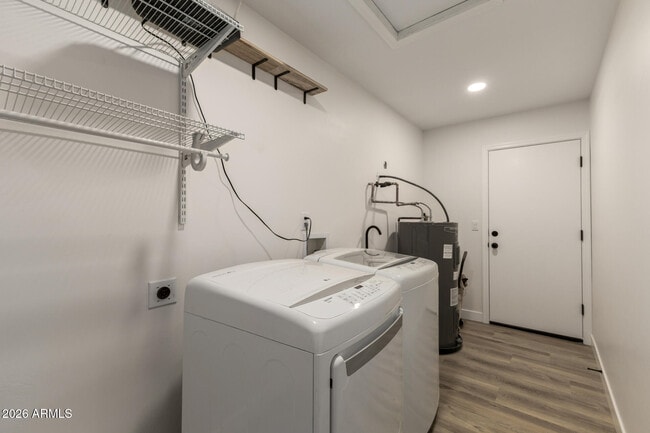 Building Photo - 4743 W Villa Theresa Dr