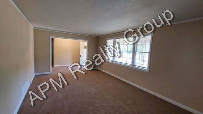 Building Photo - Large home in Southeast Columbia