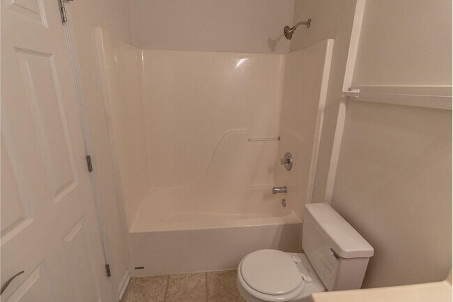 Building Photo - 3300 E St Charles Rd