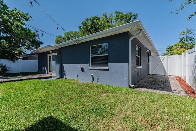 Building Photo - 4106 W Carmen St