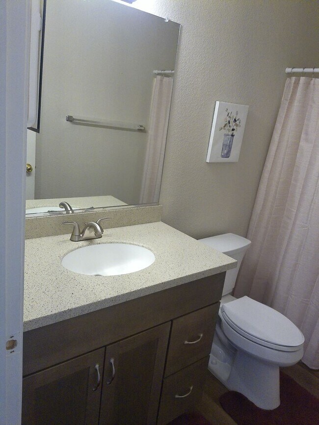 Building Photo - Seasonal rental 2 bedrooms 2 bathrooms