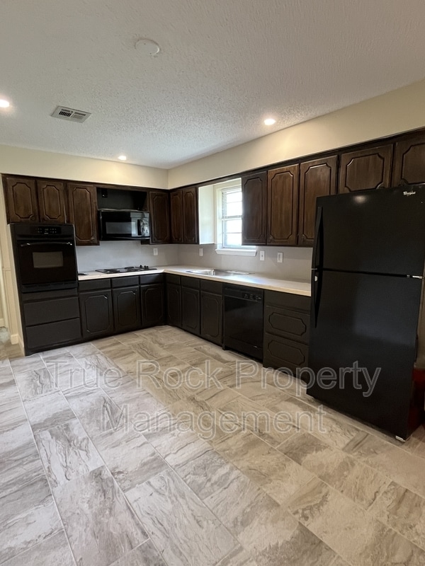 Building Photo - 14145 Cr 3500 Lp