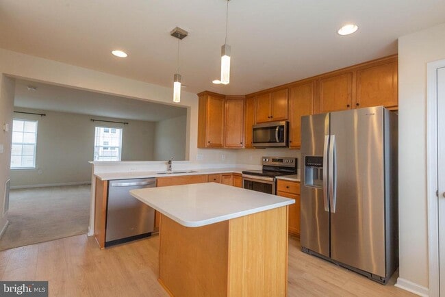 Building Photo - 440 Rumbling Rock Rd