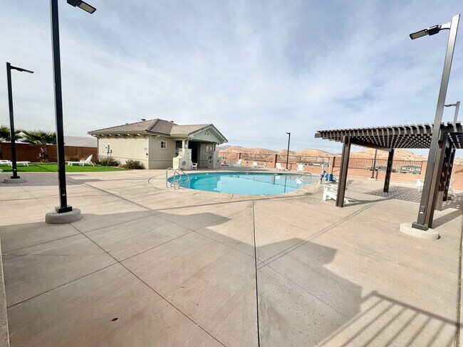 Building Photo - Short term lease! Beautiful Furnished St. George Home!!
