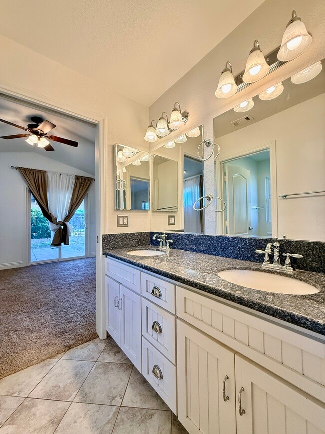 Building Photo - 4832 Maureen Ln