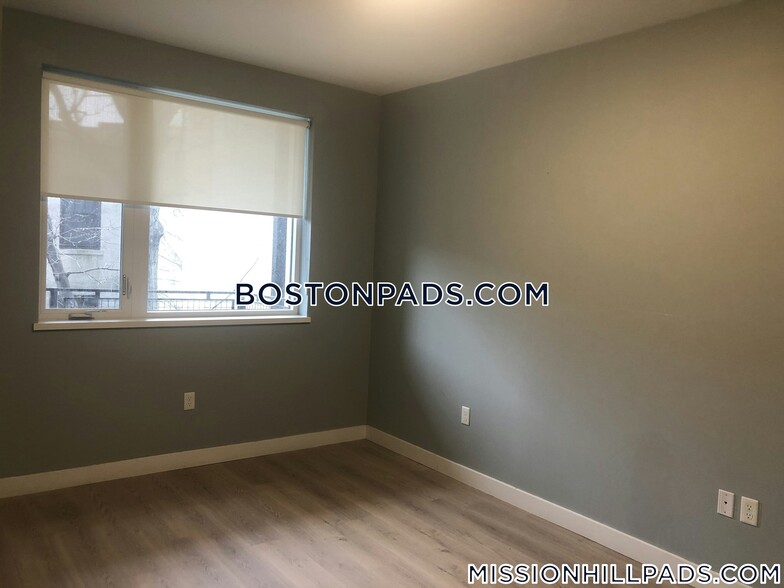 Building Photo - 35 S Huntington Ave