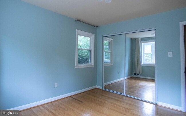 Building Photo - 2205 Parker Ave