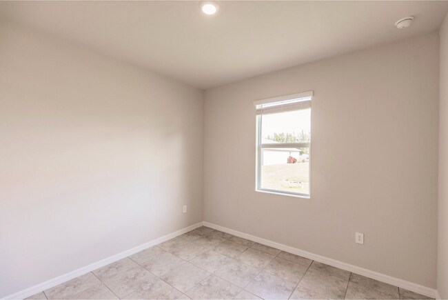 Building Photo - 3603 NE 12th Ct