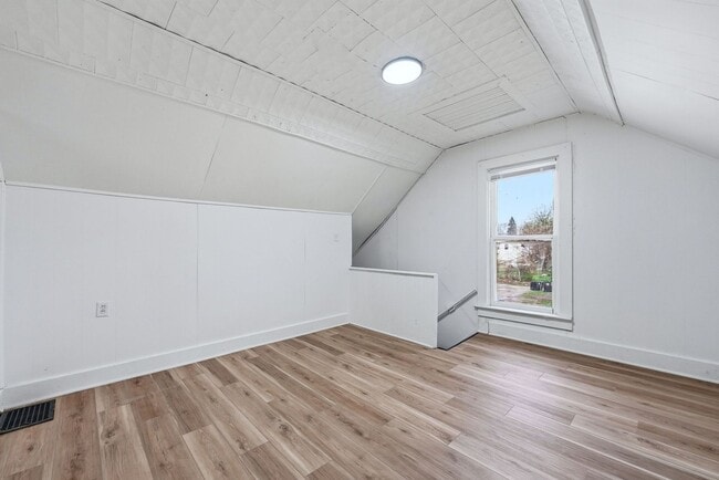 Building Photo - Cozy 3BR with Covered Front Porch