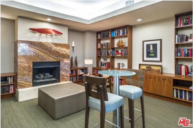 Building Photo - 13650 Marina Pointe Dr