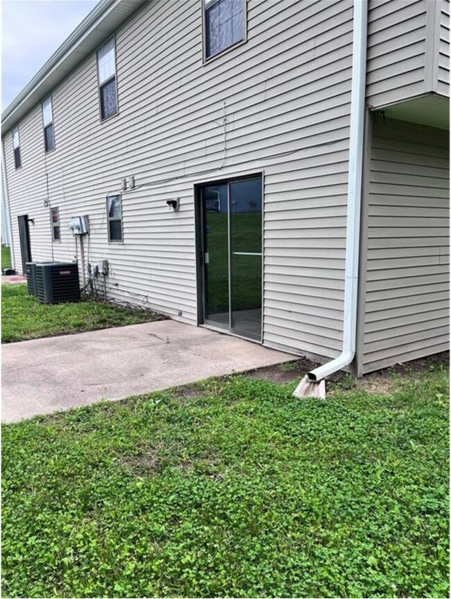 Building Photo - 421-421 Spring Ave