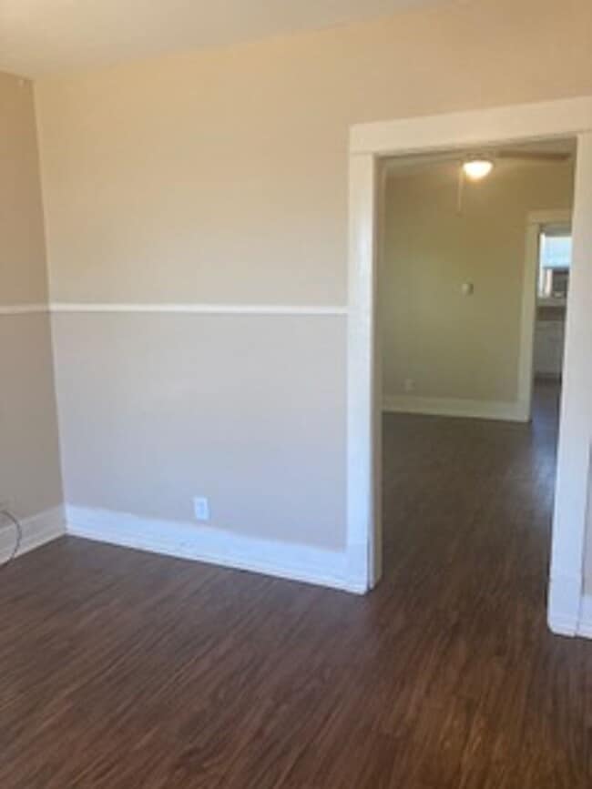 Building Photo - SOUTH SIDE ONE BEDROOM