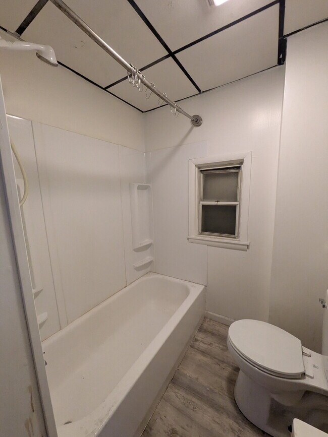 Building Photo - Beautifully updated 2 bed 1 bath apartment in Beaver Falls!  OPEN HOUSE on Thursday (February 5) ...