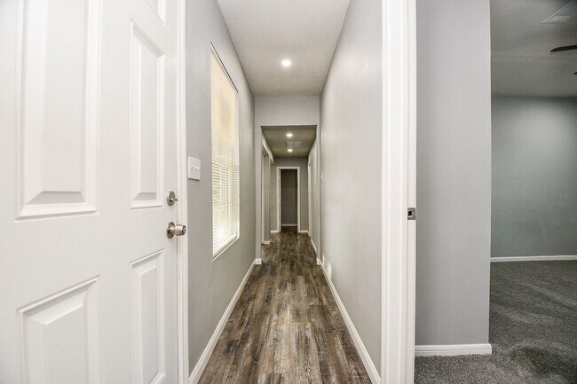 Building Photo - 8308 John St