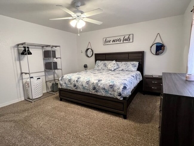 Building Photo - Furnished 3 BR Vacation Rental Includes utilities Near Target Center/Golf/Hwy 95