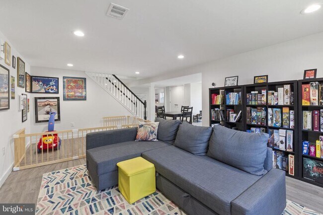 Building Photo - 8114 Drayton Ln