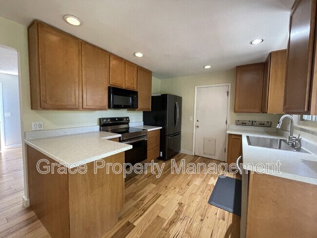 Building Photo - 8741 W 89th Pl