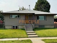 Building Photo - Updated 3 Bedroom House in a Family Friendly Neighborhood