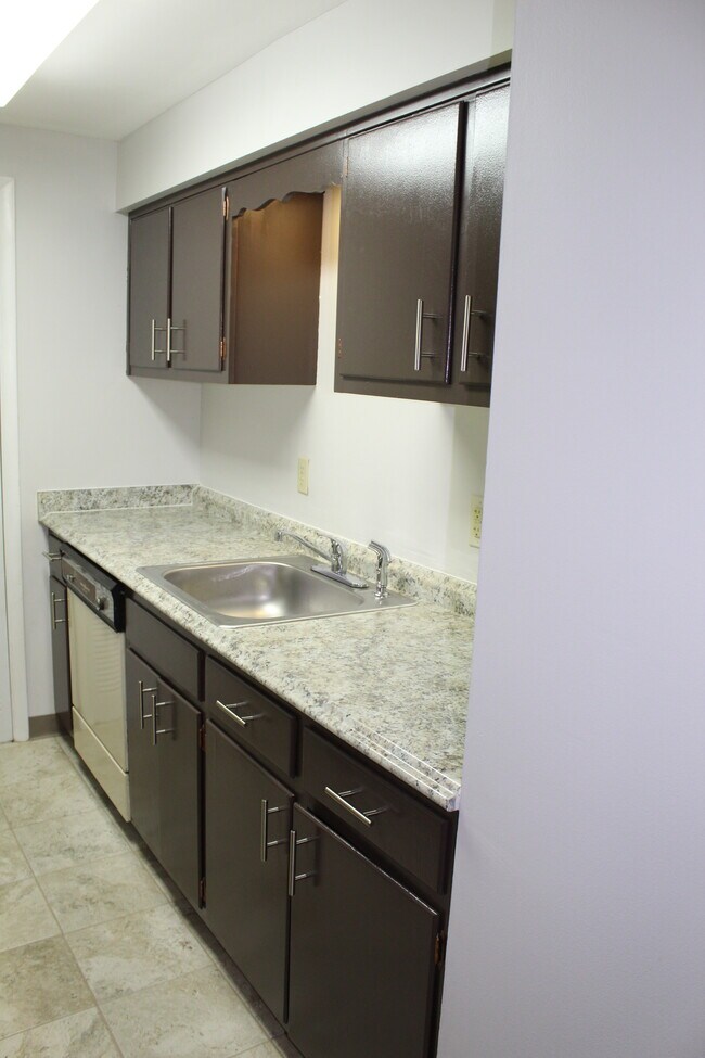 Building Photo - 200 Highland Ave